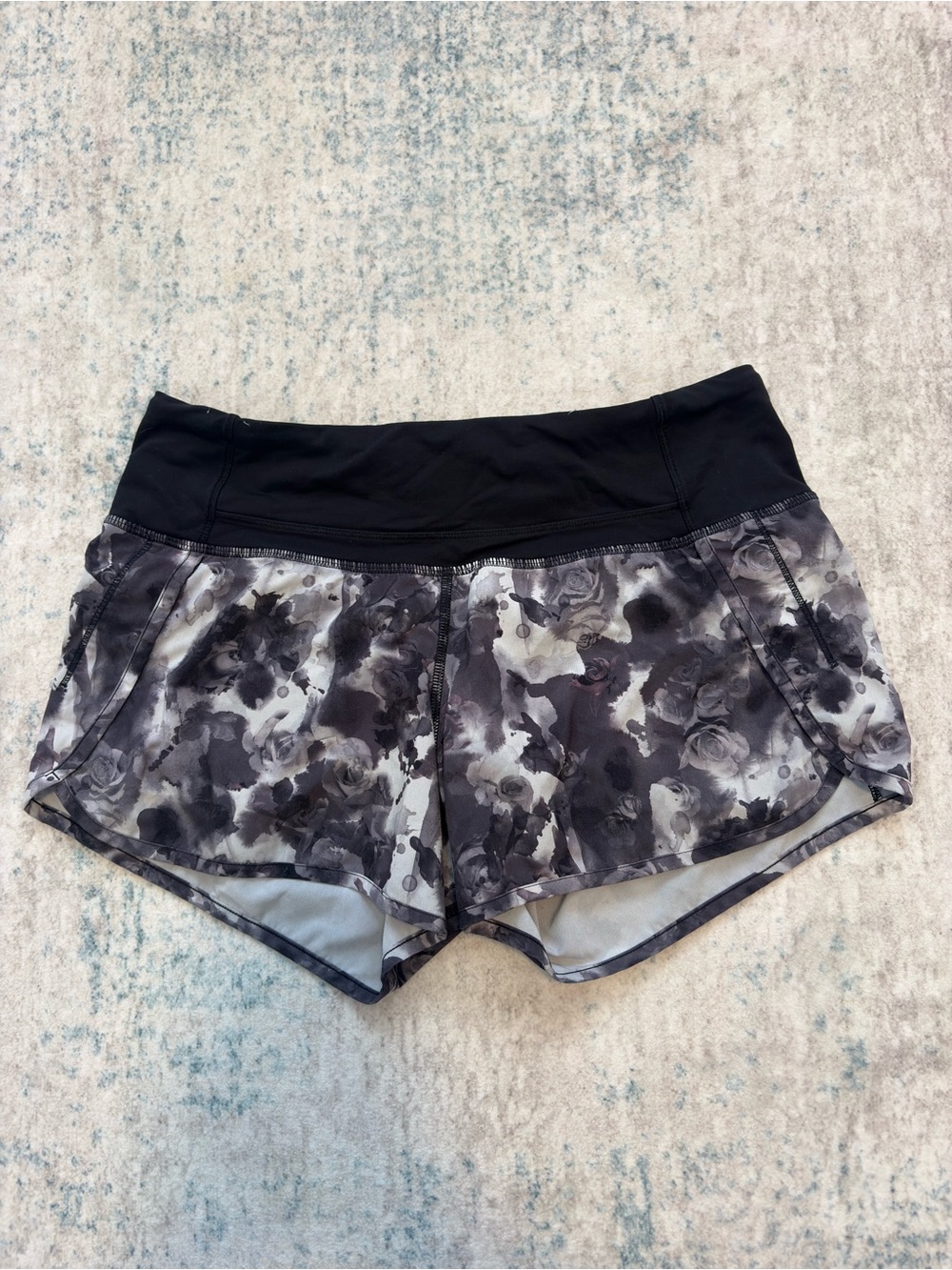 Lululemon speed up shorts 2.5” size 4